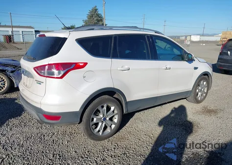 2016 Ford Escape Titanium z USA, uszkodzony, nr VIN 1FMCU9JX1GUA12433
